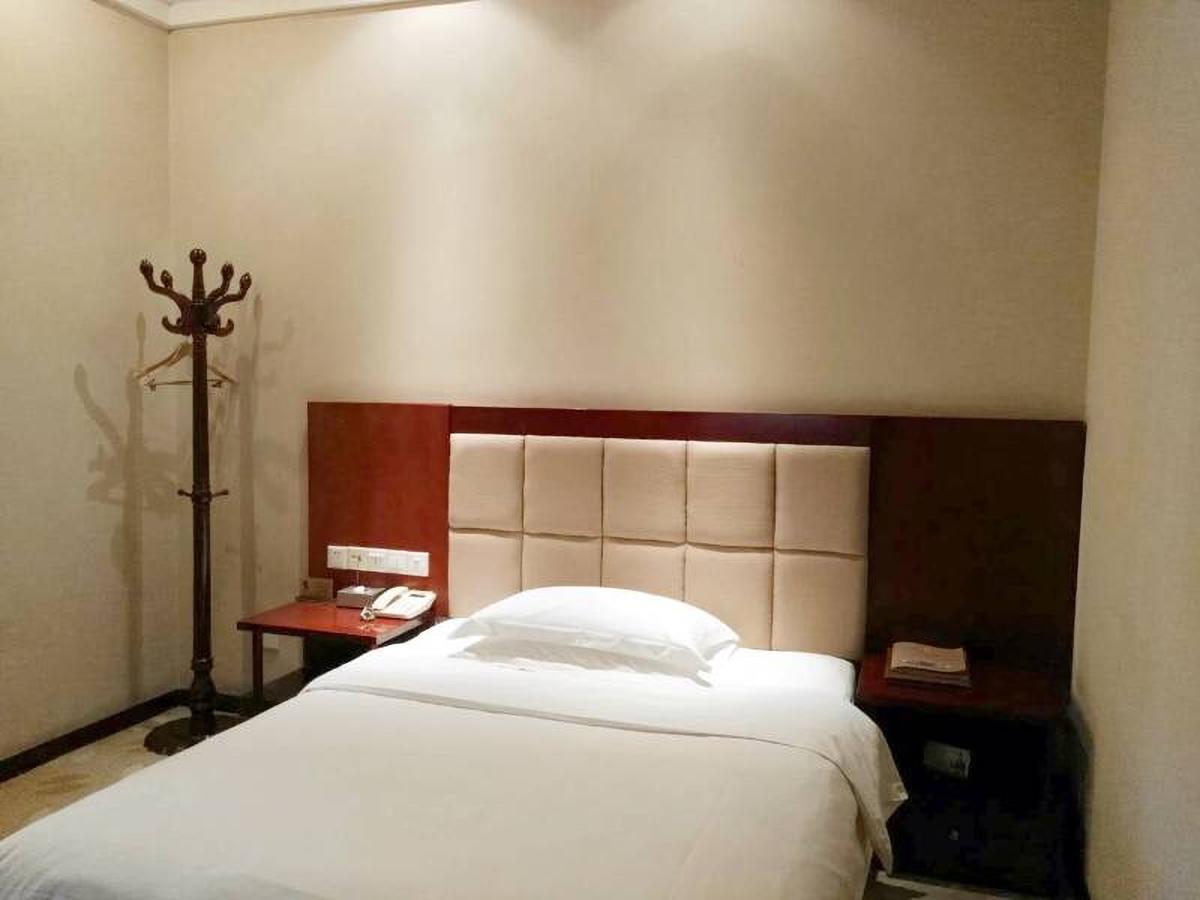 Phoenix Hotel Guangyuan Luaran gambar